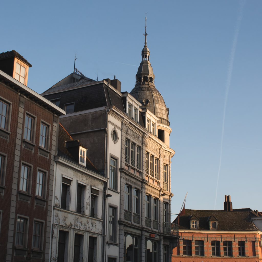 photo of white and beige catedral